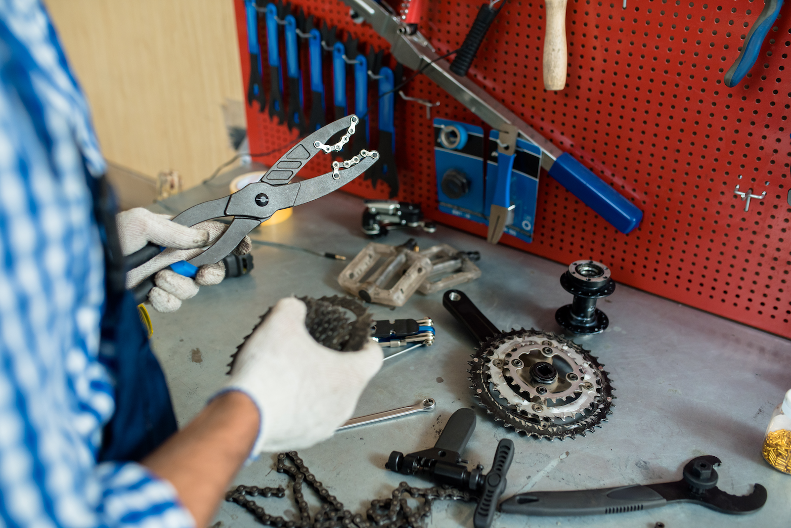 repairing-chain-D4L3ZHP copy